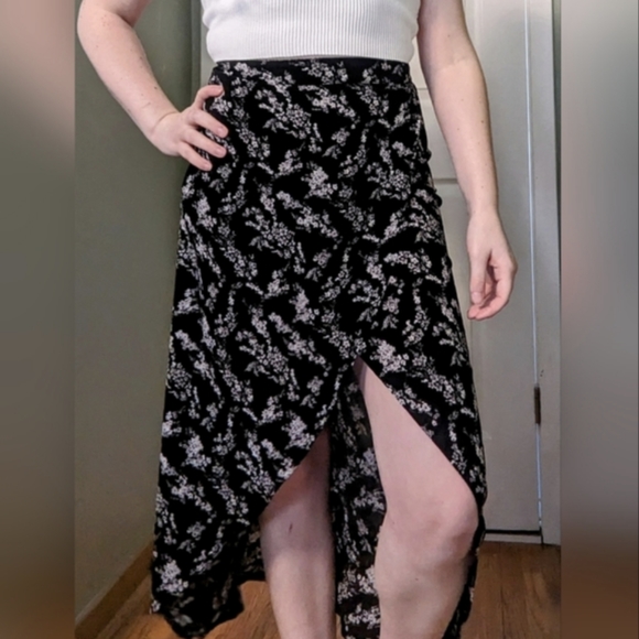 Forever 21 Black & Grey Floral High Low Skirt | Size Small - Picture 6 of 6